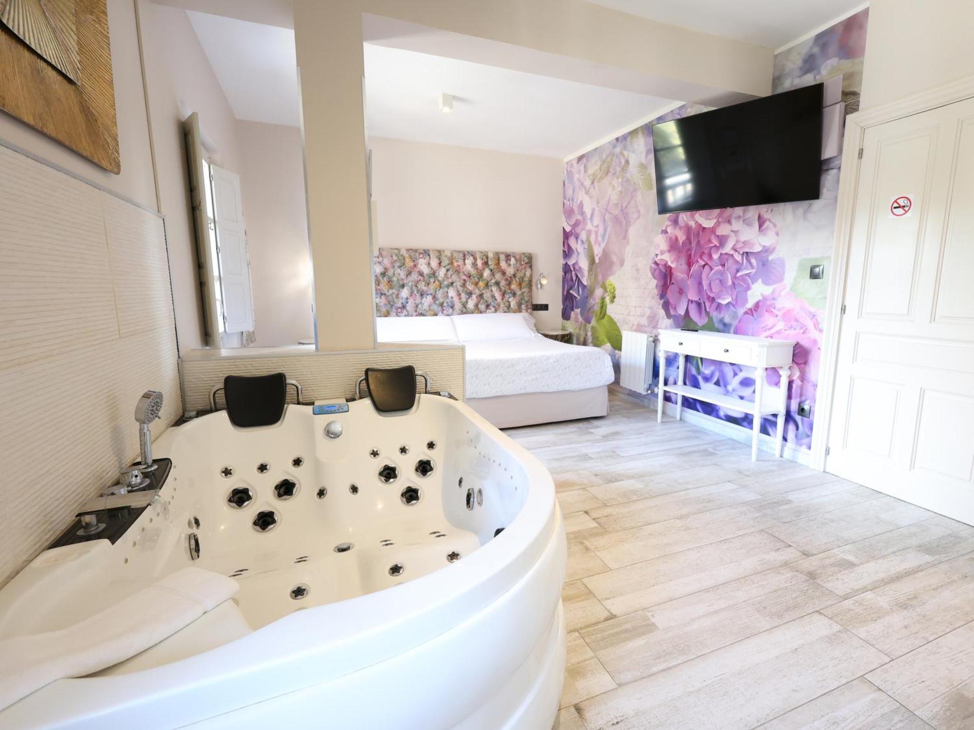 Akla Suites Con Jacuzzi Santillana Santillana del Mar Bagian luar foto