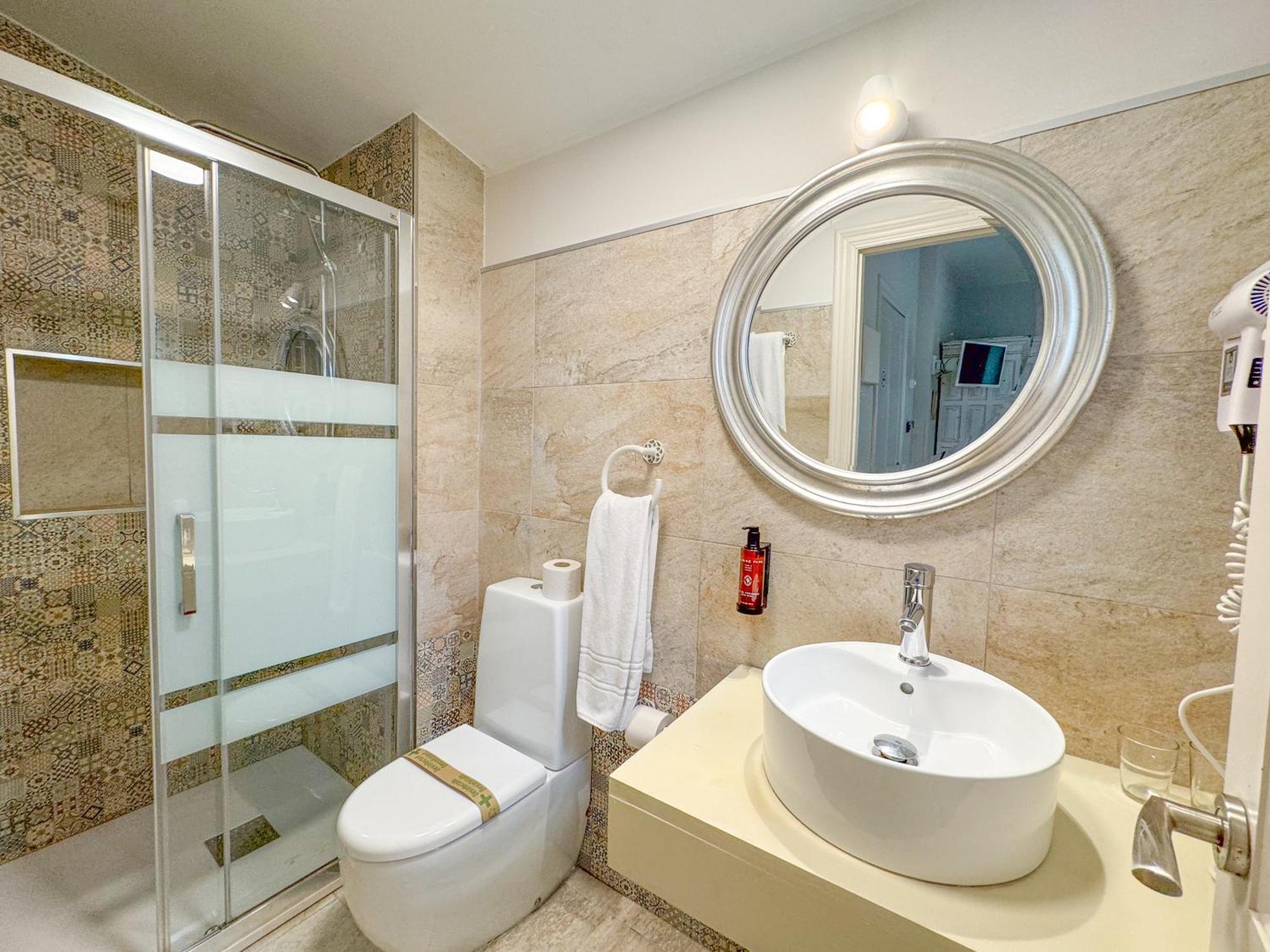 Akla Suites Con Jacuzzi Santillana Santillana del Mar Bagian luar foto