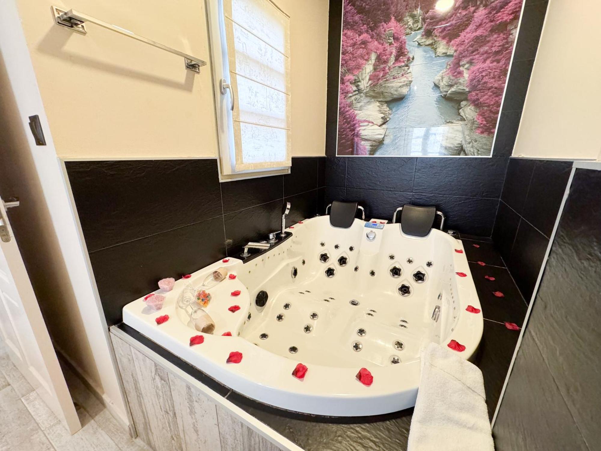 Akla Suites Con Jacuzzi Santillana Santillana del Mar Bagian luar foto