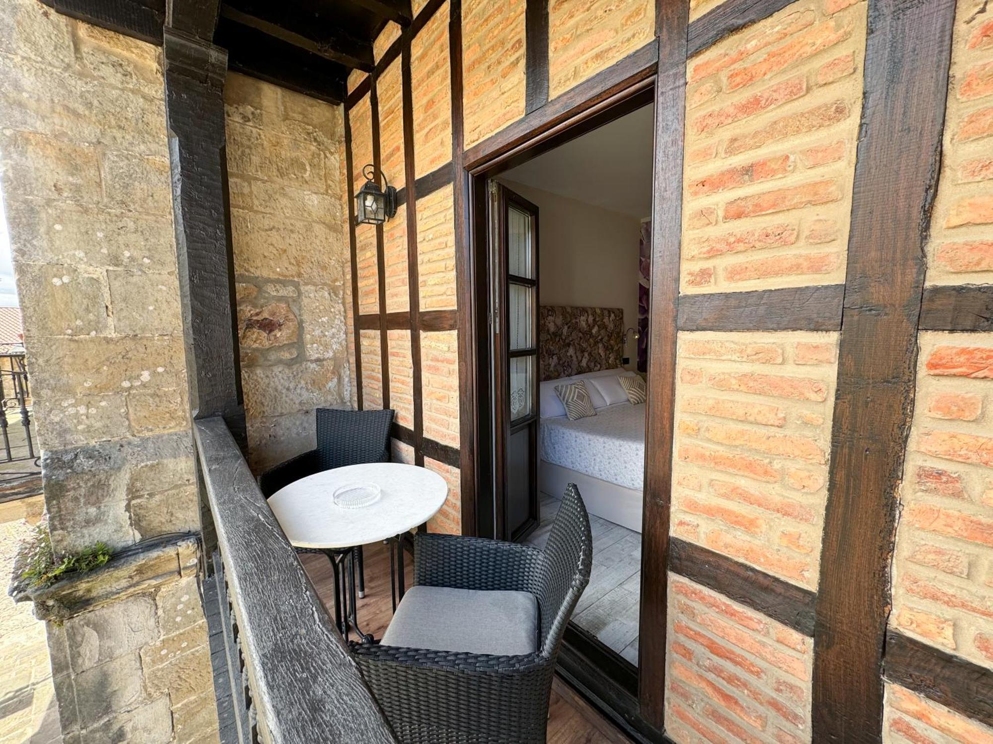Akla Suites Con Jacuzzi Santillana Santillana del Mar Bagian luar foto